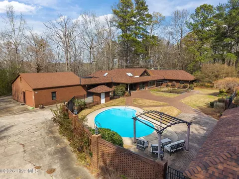 2875 Drake Mallard Dr, Grimesland, NC 27837