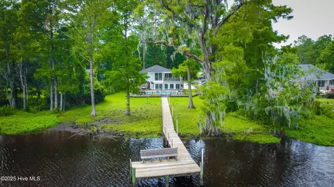 210 Gangplank Rd, New Bern, NC 28562