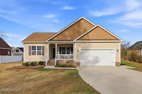 111 Oak St, Pine Level, NC 27568