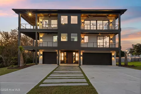 141 Dogwood Ln, Hampstead, NC 28443