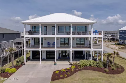 1423 N Shore Dr, Surf City, NC 28445