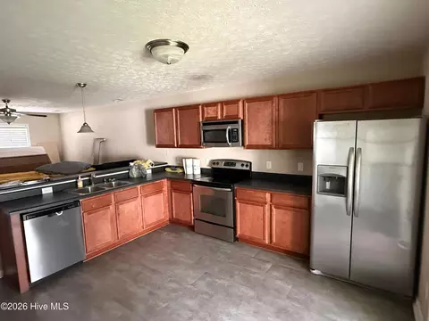 407 Falls Cv, Jacksonville, NC 28546