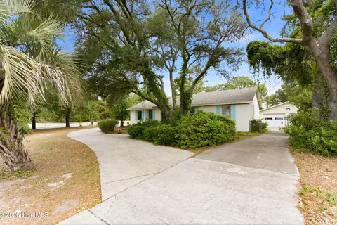 814 Cape Fear Blvd, Carolina Beach, NC 28428