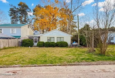 680 Pungo Shores Dr, Belhaven, NC 27810