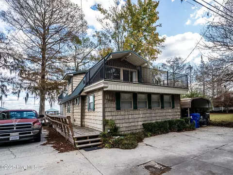 3002 Canal Cove Rd, Lake Waccamaw, NC 28450