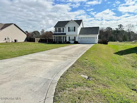 102 Buckhaven Dr, Richlands, NC 28574