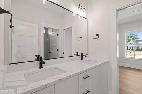 Bath - 85 Constitution Ave, Smithfield, NC 27577 photo 5 of 7