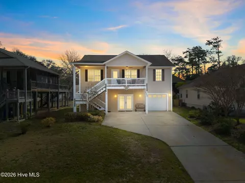 164 NW 12th St, Oak Island, NC 28465