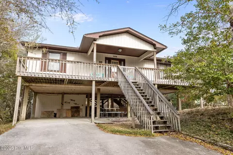128 Doe Dr, Emerald Isle, NC 28594