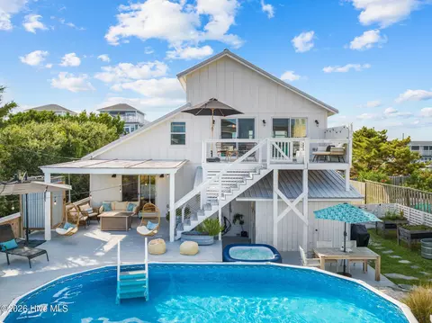 618 N Topsail Dr, Surf City, NC 28445