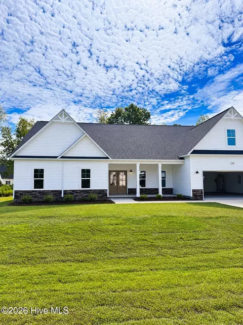 430 Royal Shore Ln, Holly Ridge, NC 28445