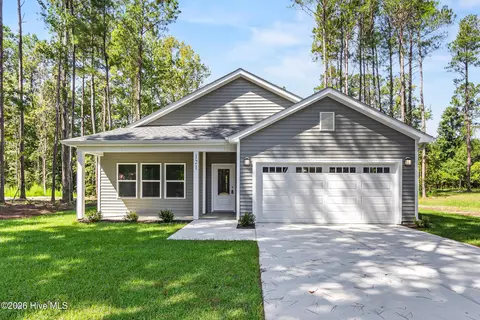 121 Neck Rd SE, Bolivia, NC 28422