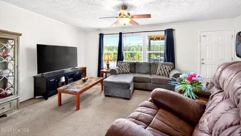 Living - 1603 E Barr Rd, Chocowinity, NC 27817 photo 2 of 4