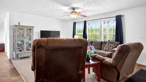 Living - 1603 E Barr Rd, Chocowinity, NC 27817 photo 1 of 4