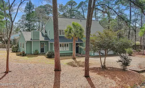 101 Fairway Dr W, Morehead City, NC 28557