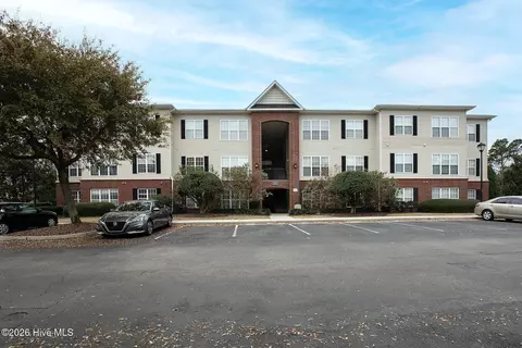 2808 Bloomfield Ln UNIT 305, Wilmington, NC 28412