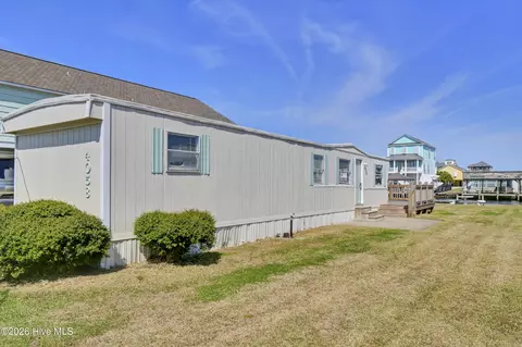 4058 4th St, Surf City, NC 28445