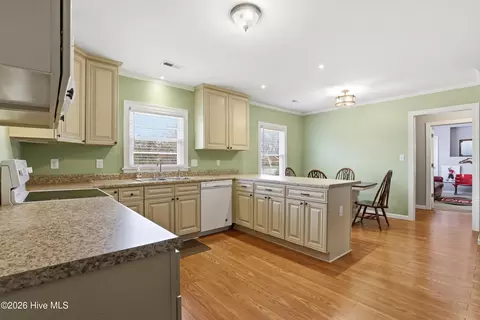 Kitchen - 403 Smith Chapel Rd, Mount Olive, NC 28365 photo 3 of 4