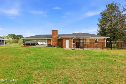 Exterior - 403 Smith Chapel Rd, Mount Olive, NC 28365 photo 2 of 4