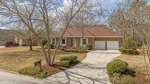 6002 Club House Dr, New Bern, NC 28562
