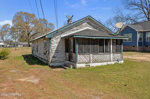 538 Edgar St, Clinton, NC 28328