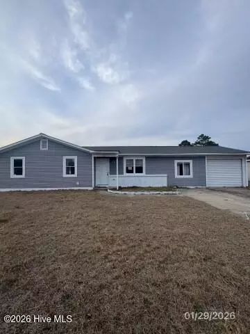 203 W Volant St, Hubert, NC 28539