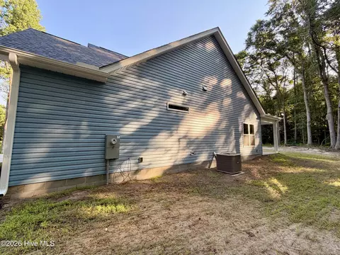 1703 Walnut Run Dr, Deep Run, NC 28525 photo 2