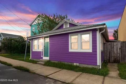 204 Charlotte Ave, Carolina Beach, NC 28428