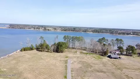 2405 Temples Point Rd, Havelock, NC 28532