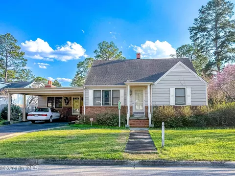 703 W 27th St, Lumberton, NC 28358