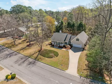 2221 Edgewater Dr, Winterville, NC 28590