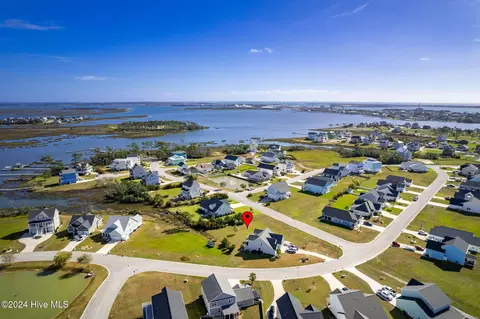 1602 Mainsail Rd, Morehead City, NC 28557