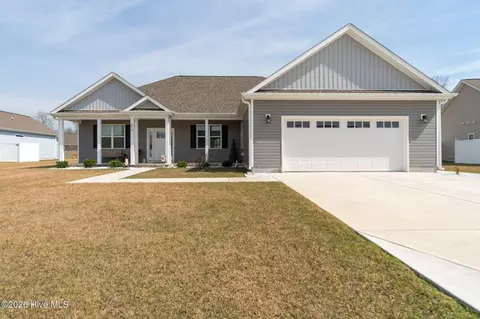 610 Bright Harvest Dr, Maysville, NC 28555