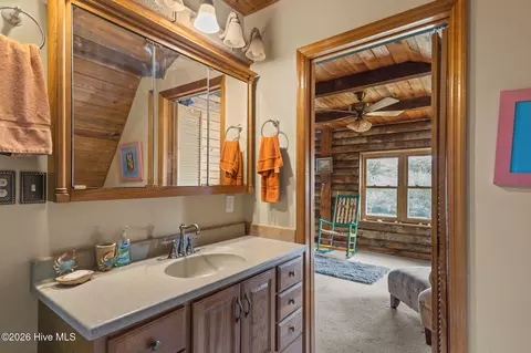 Bath - 568 Seashore Dr, Atlantic, NC 28511 photo 4 of 11