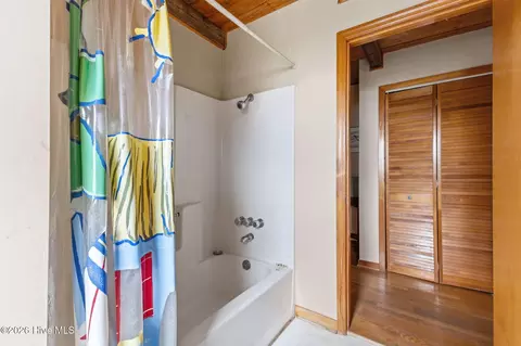 Bath - 568 Seashore Dr, Atlantic, NC 28511 photo 7 of 11