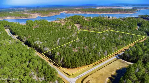 15 Paradox Point Dr, Aurora, NC 27806