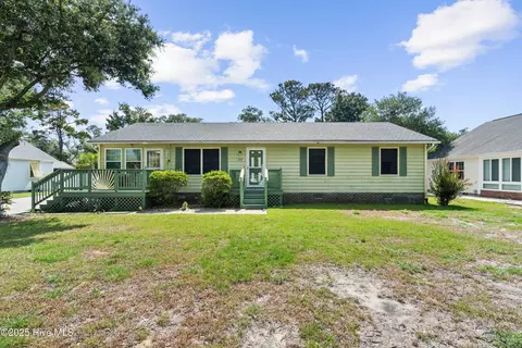 210 NE 52nd St, Oak Island, NC 28465