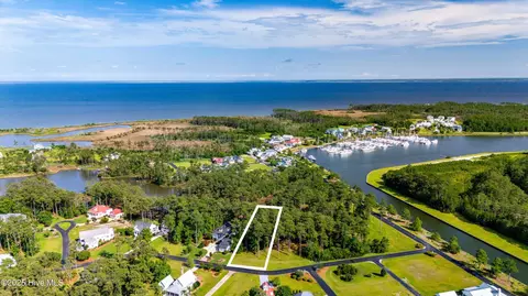 88 Oyster Point Rd, Oriental, NC 28571