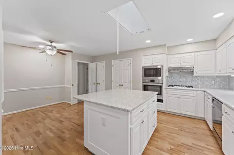 Kitchen - 33 Thunderbird Cir, Pinehurst, NC 28374 photo 3 of 5