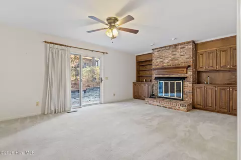 Living - 33 Thunderbird Cir, Pinehurst, NC 28374 photo 1 of 5