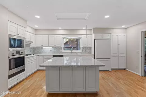 Kitchen - 33 Thunderbird Cir, Pinehurst, NC 28374 photo 5 of 5