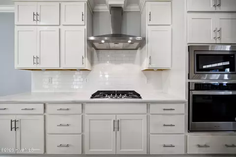 Kitchen - 166 Camden Trl, Hampstead, NC 28443 photo 2 of 3
