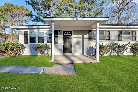 302 Shamrock Dr, Jacksonville, NC 28540