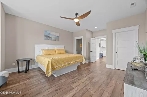 Bedroom - 3093 Whichards Beach Rd, Chocowinity, NC 27817 photo 6 of 8