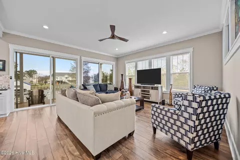 Living - 3093 Whichards Beach Rd, Chocowinity, NC 27817 photo 2 of 3
