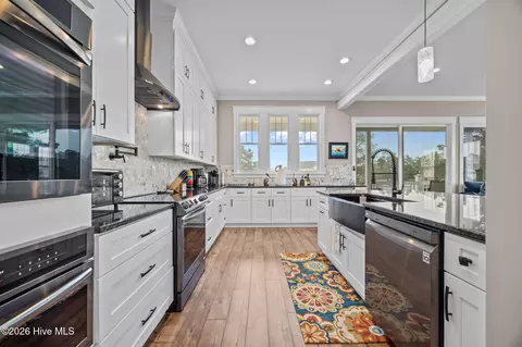 Kitchen - 3093 Whichards Beach Rd, Chocowinity, NC 27817 photo 2 of 4