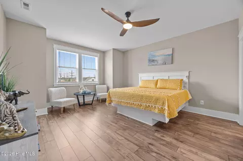 Bedroom - 3093 Whichards Beach Rd, Chocowinity, NC 27817 photo 5 of 8
