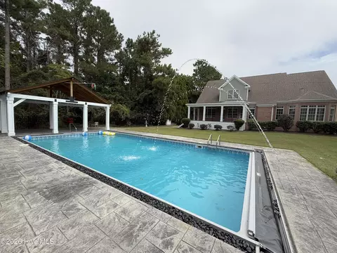 203 Hatteras Ct, Hampstead, NC 28443
