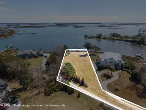 114 Elizabeth Way Ct, Swansboro, NC 28584
