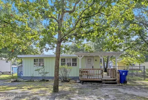 230 NE 66th St, Oak Island, NC 28465